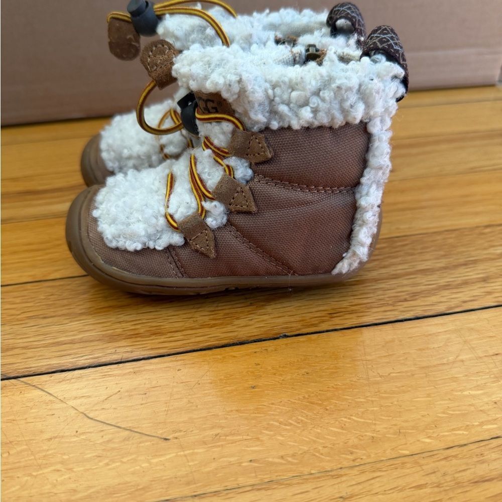 UGG Brown and Cream Kids Boots size 5 - Picture 3 of 8